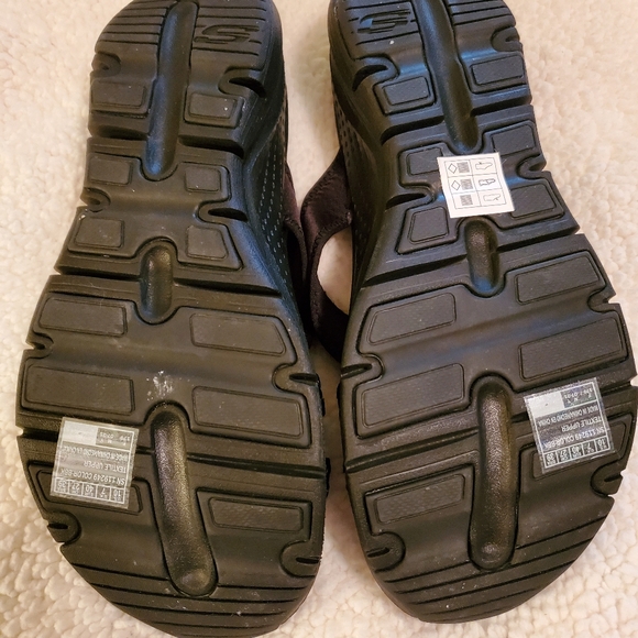 Skechers Women's ArchFit Size 10. Black and  straps. NWOT - Picture 5 of 7
